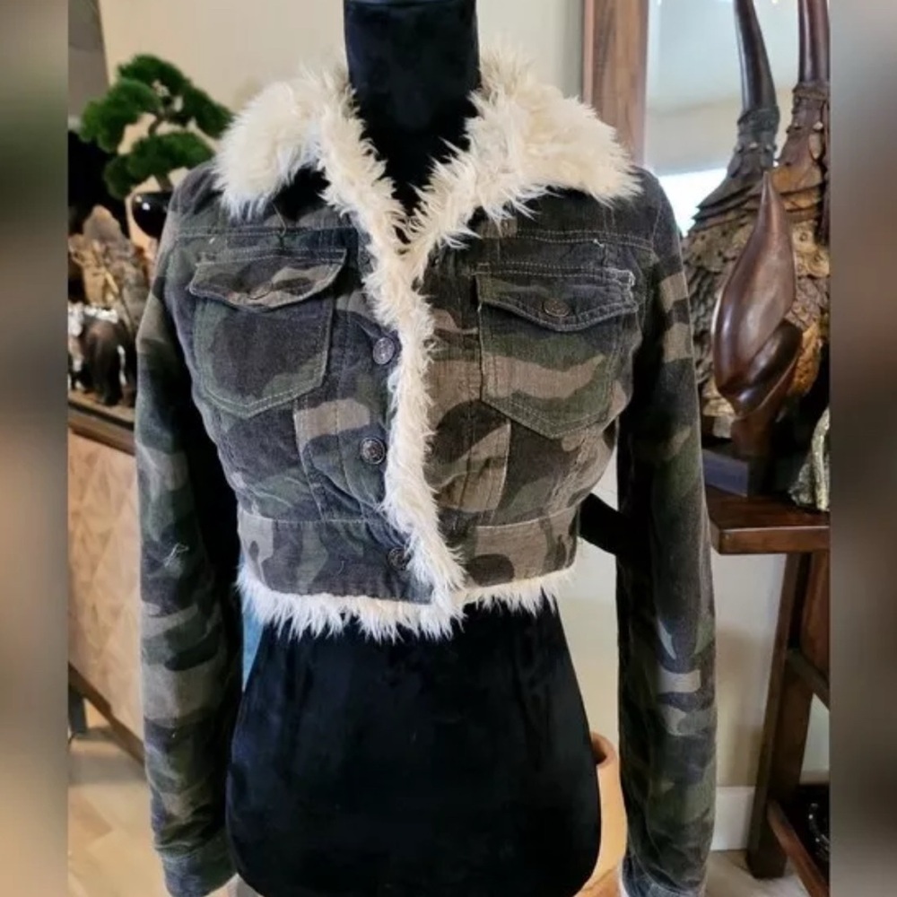 Vintage Y2K Me Jane Camouflage Jacket with Faux Fur Lining women’s Sz M/L